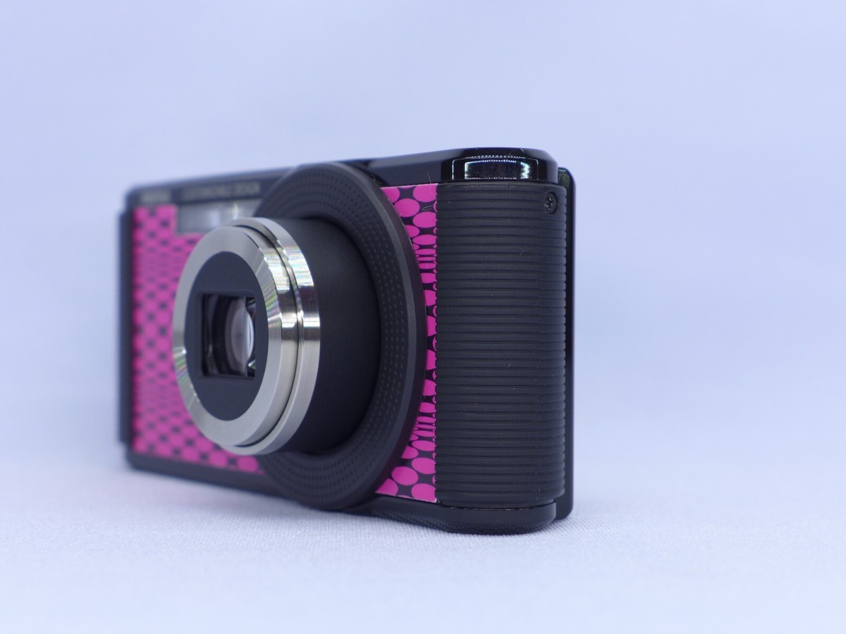 Pentax Optio LS465 16.0MP / CCD Digital Camera / Black with Pink