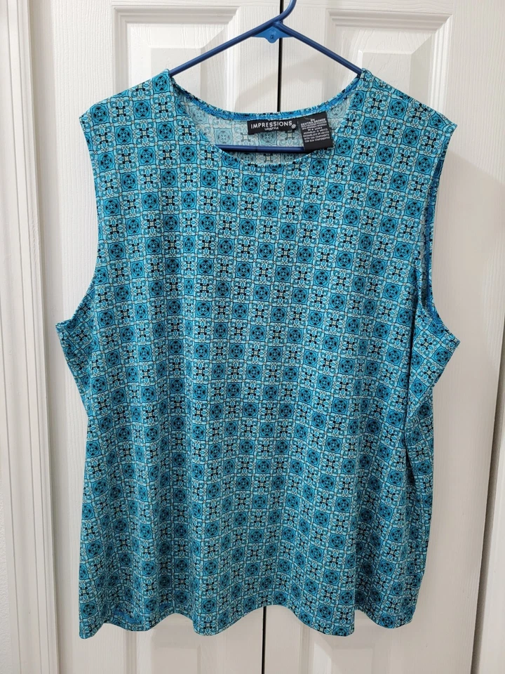 Top Impressions Lifestyle azul sin mangas para mujer Plus 2X  Foto 2 de 4