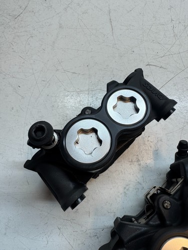 Yamaha MT-09 17-20 Tracer 900 15-20 rechts links vorne Bremssättel Bremssattel Set - Bild 8 von 15