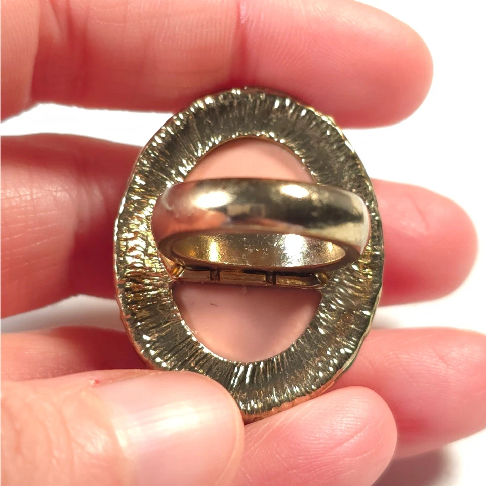 Unsigned Plastic Cameo Ring Gold-Tone Costume Jewelry Size 5.25 Statement - Image 3 of 4
