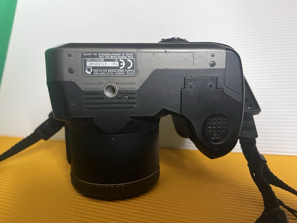 Fujifilm Finepix S602 Zoom Digitalkamera Kamera 3,1MP Super CCD Schwarz 6x Zoom - Bild 4 von 4