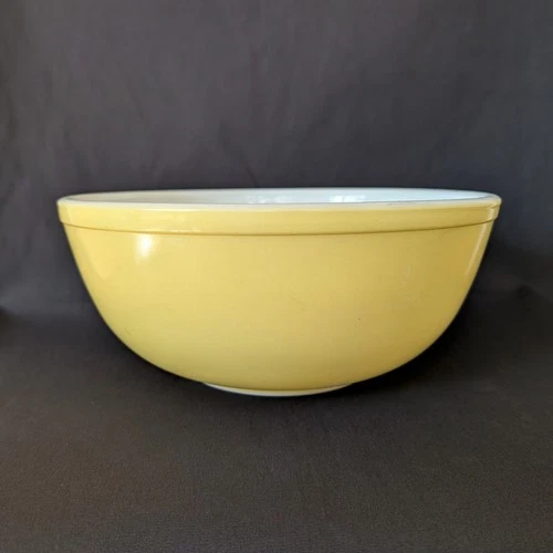 Vintage Pyrex 404 Yellow 4 Qt. Large  Nesting Mixing Bowl Primary Color USA