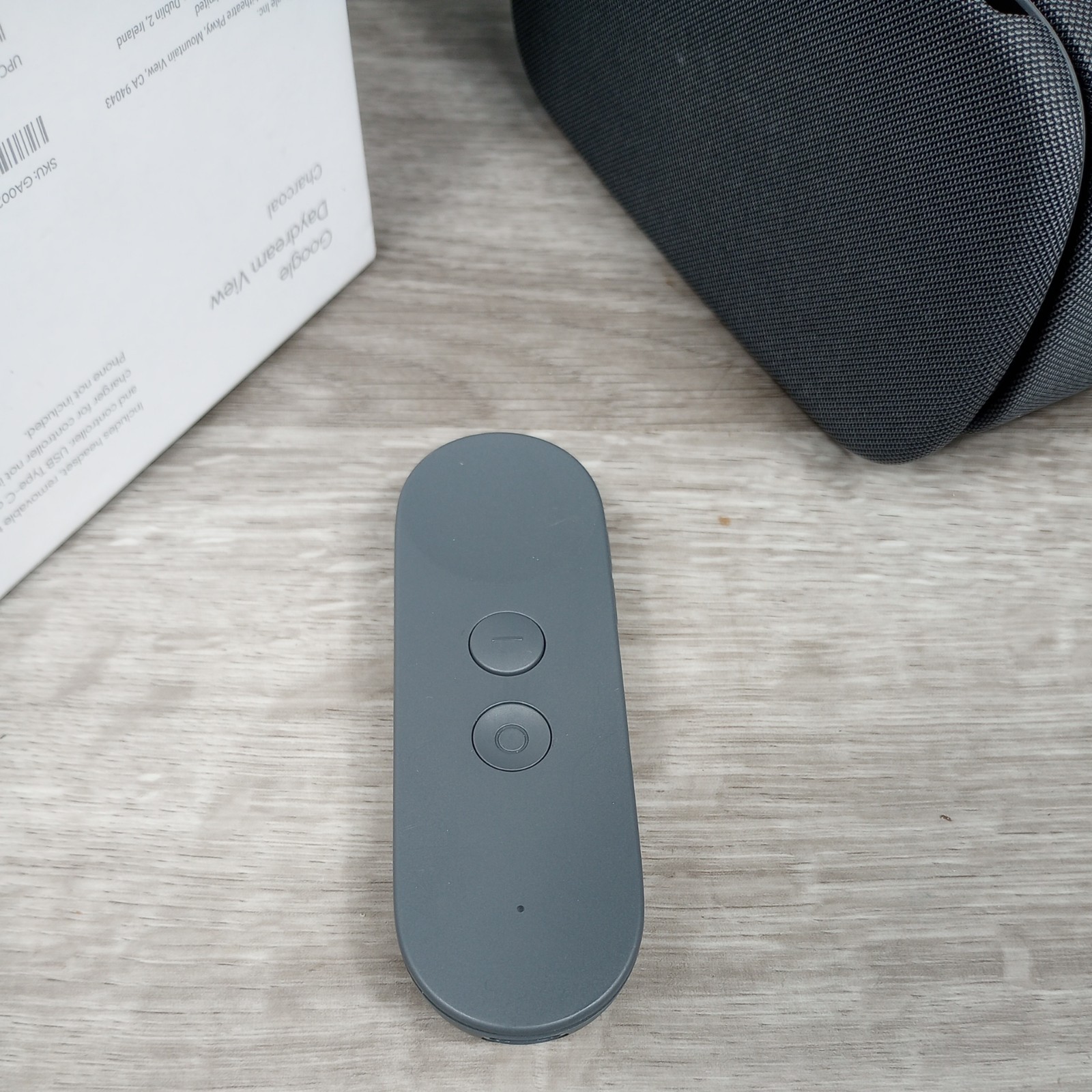 Google Daydream View Virtual Reality [VR] Headset Slate w/ Remote