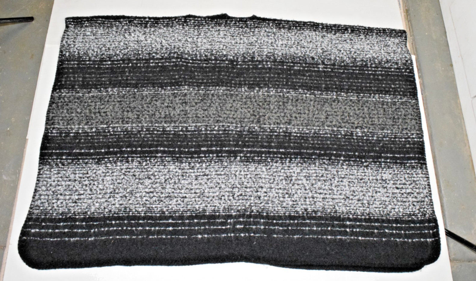 Woolrich Doris Shawl Black Gray Stripe One Size Chunky Polyester Knit 31X45In image 4