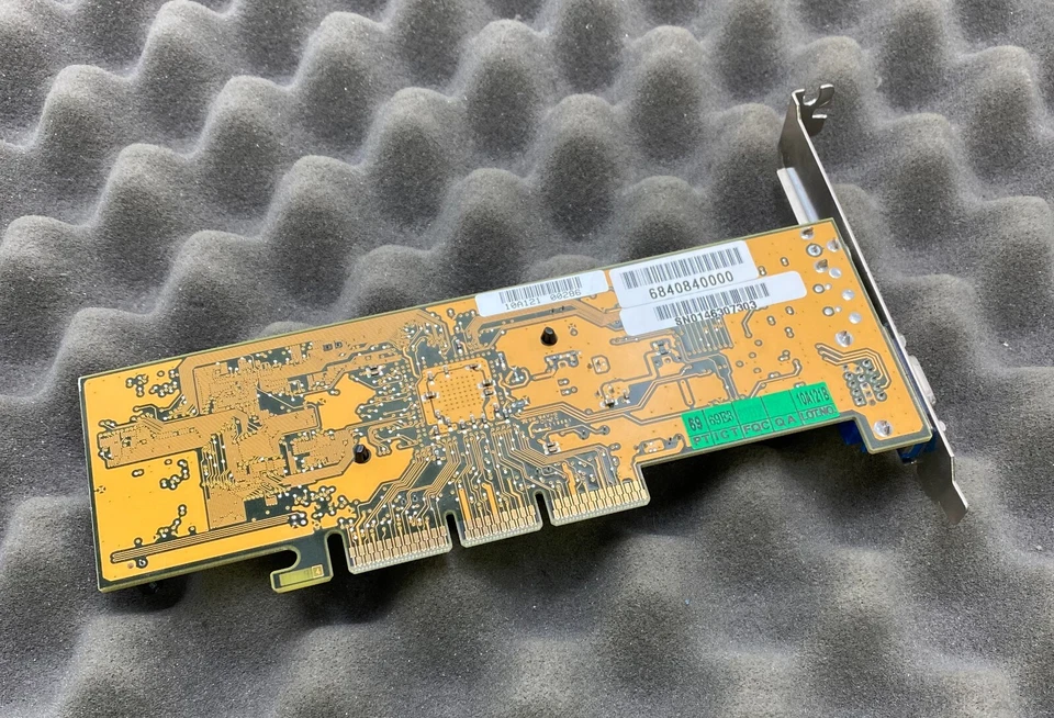 32MB Gigabyte AV32S REV 1.1 VGA / COMP OUT AGP Graphics Video Card - Image 4 of 4