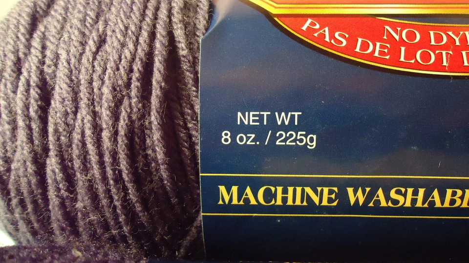 BERNAT YARN 3 Super Value 8 oz. = 1 1/2" pound- Med. Navy- Navy- Med.Antiq Rose - Image 4 of 4