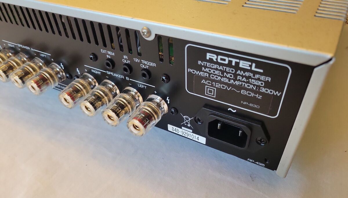 Silver ROTEL RA-1520S Stereo Integrated Amplifier RA-1520 Silver ROTEL RA-1520S Stereo Integrated Amplifier RA-1520