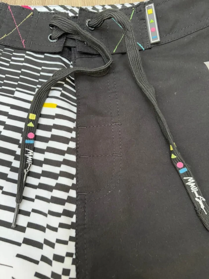 Maui and Sons Men's Board Shorts Size 28 Graphic Print MINT Condition - Image 3 of 4