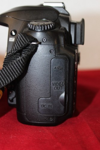 Nikon D50 6.1 MP Digital SLR Camera - Black (Body Only) PARTS/REPAIR - Picture 8 of 12