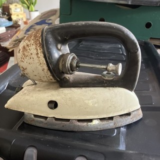 Tilly Paraffin Pressure Iron Vintage