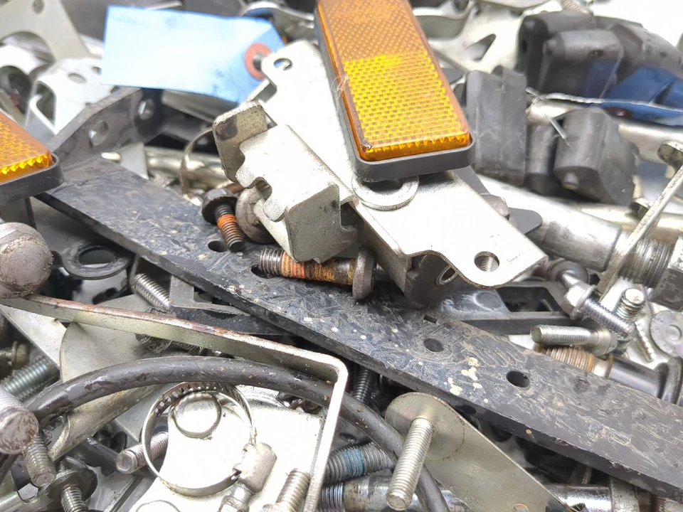 09-17 Yamaha FZ6R FZ6 Reflector Admisión Bota Cush Parts Master Hardware Kit de Pernos Foto 4 de 4