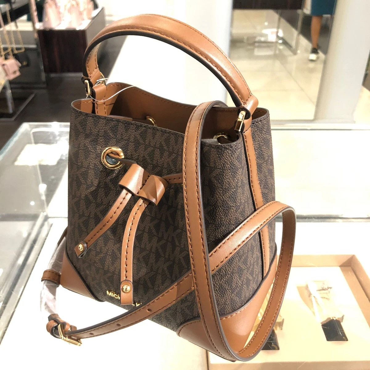 michael kors mercer bucket bag