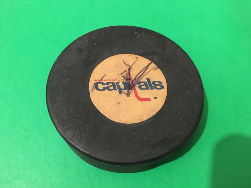 WASHINGTON CAPITALS NHL Hockey Vintage Official Puck Converse by CCM USA READ