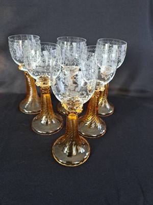 Weinkelche, Sammlerstücke, 18cm hoch, ein Glas hat eine winzige Randbeschädigung