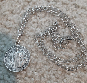 VTG Religious Medal with chain - Italy - SENTIA MVNIAMVR - EVIS OBITV -NPO - PRA
