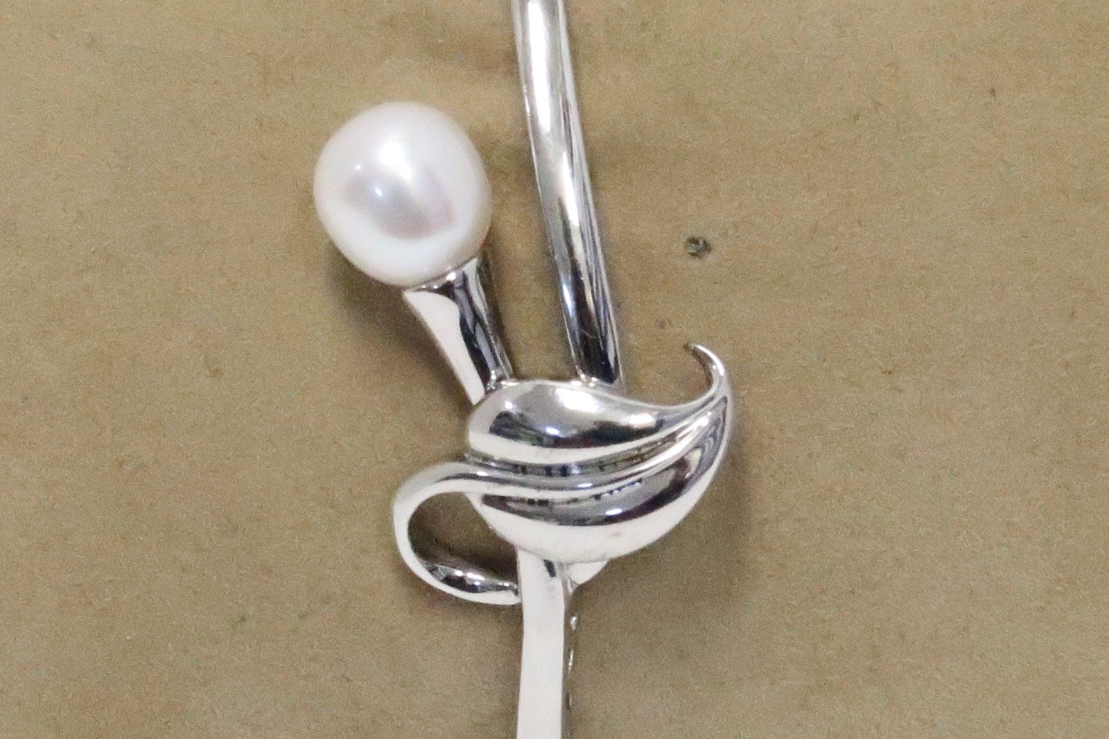 ALLURING STERLING SILVER PEARL BANGLE BRACELET - image 3