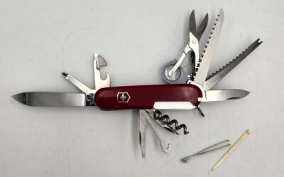 VICTORINOX OUTDOORSMAN-MARLBORO-RETIRED--SWISS ARMY KNIFE