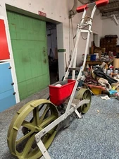 Earthway 1001-B Garden Seeder Planter w/6 Plates