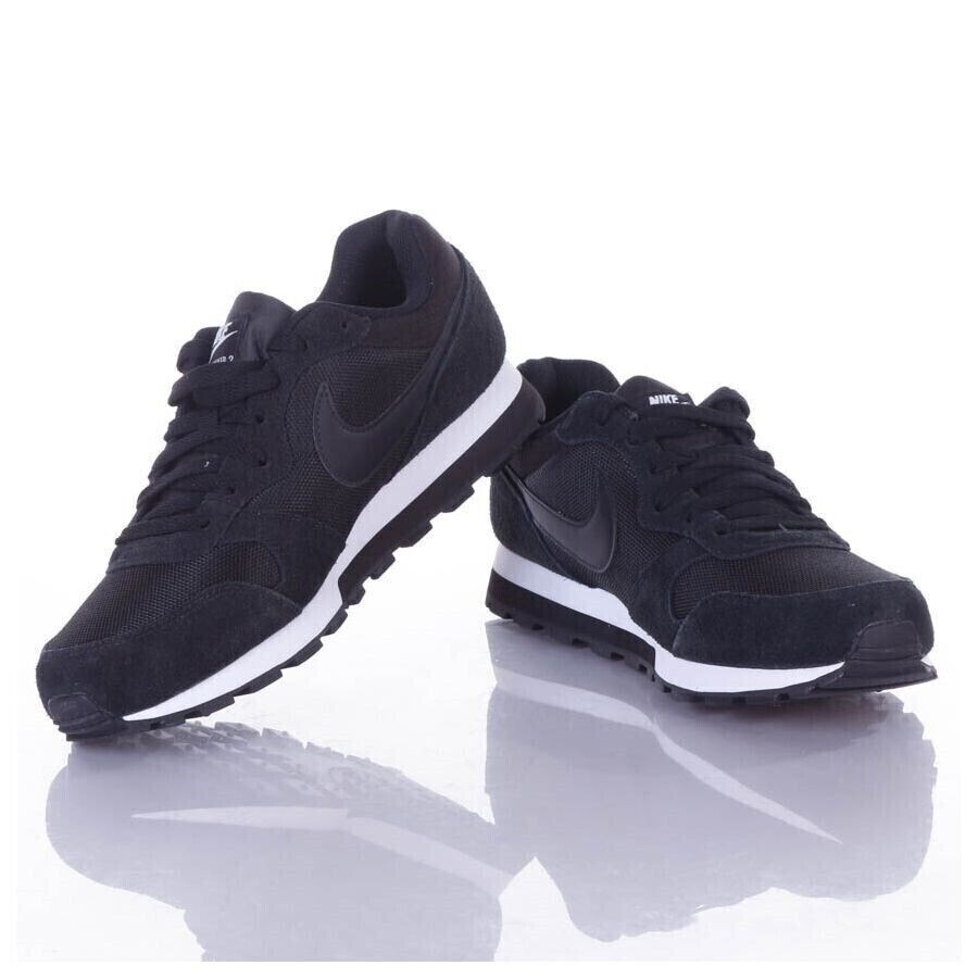 nike md runner 2 black white
