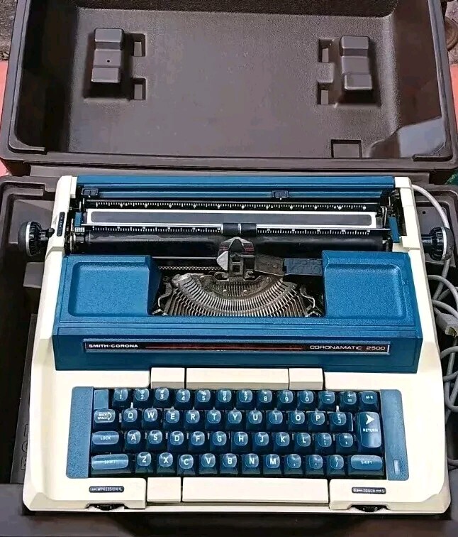 Vtg Smith Corona Blue Coronamatic 2500 Electronic Typewriter Vtg Smith Corona Blue Coronamatic 2500 Electronic Typewriter