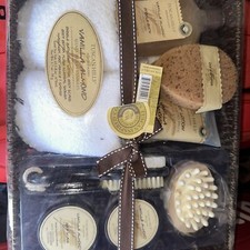 Tuscan Hills Vanilla Almond Bath Gift Set Body Scrub Butter Slippers Wash Spong