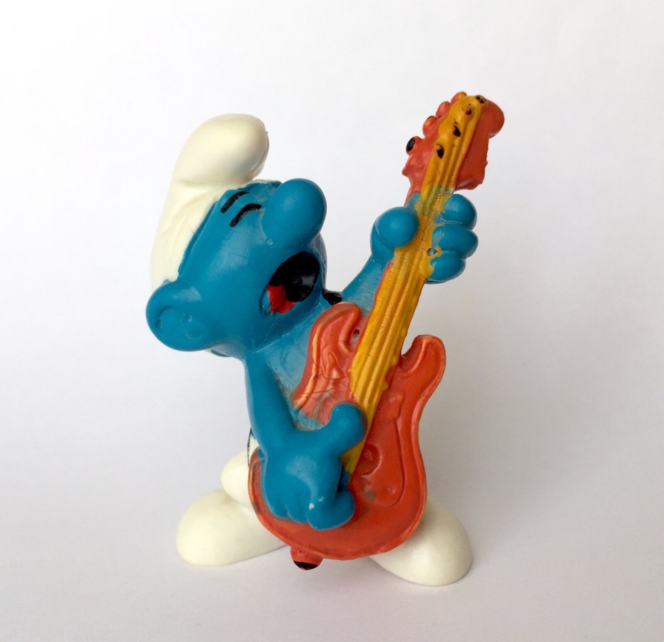 Schleich Schlümpfe Figur – The Bassist Smurf, 5,5 Cm, Handbemalt & Detailreich