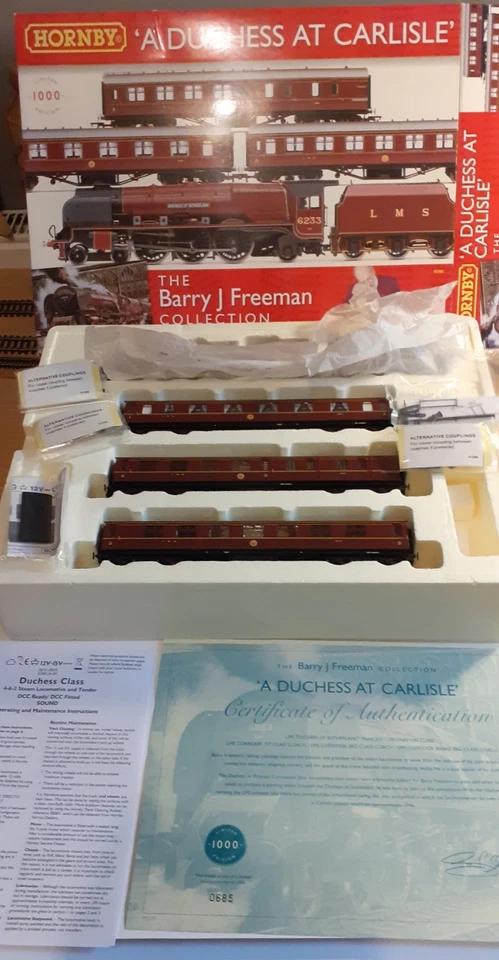 HORNBY R2985 OO GAUGE - 'A DUCHESS AT CARLISLE' TRAIN PACK - BARRY J. FREEMAN - Image 2 of 4