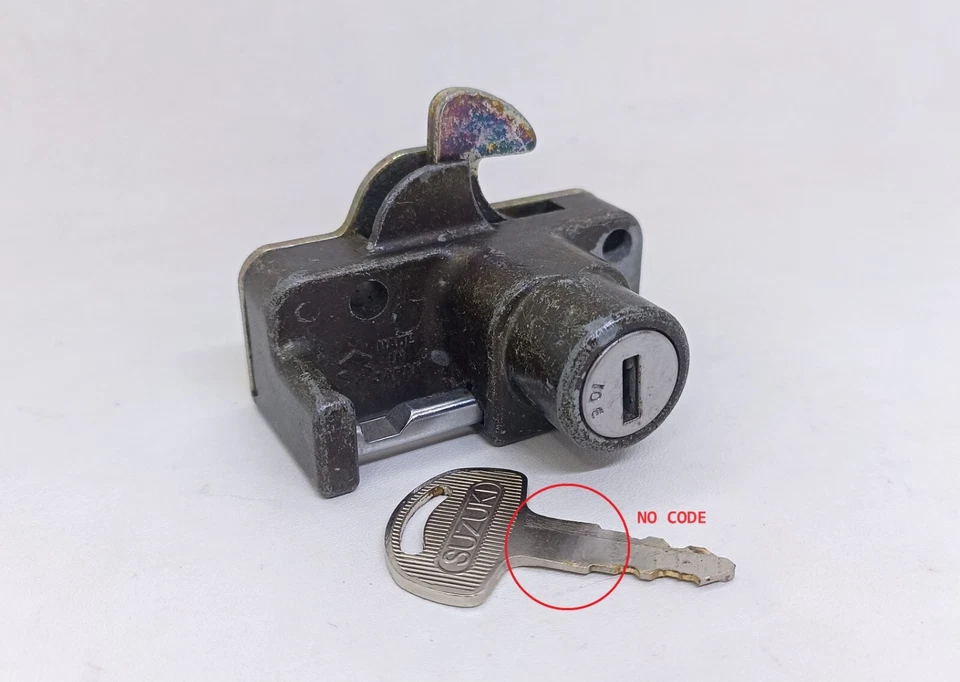 NOS Seat Lock Helmet Suzuki GT185 GT380 GT750 GT550 Japan - Image 2 of 4