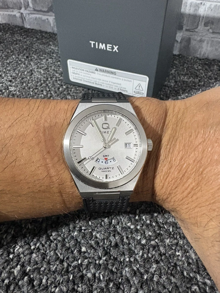 Correa de goma TIMEX Q Timex Continental TW2Y12200 para hombre GMT cuarzo esfera plateada Foto 4 de 4