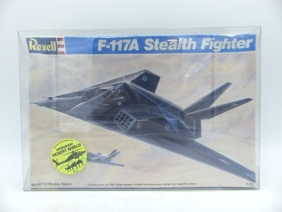 REVELL F-117A STEALTH FIGHTER 4382 1:72 1990 FACTORY SEALED in SHOWCASEBOX NOS