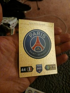 Panini FIFA 365 2024 Sticker #220 Paris Saint-Germain Logo Wappen GOLD Soccer