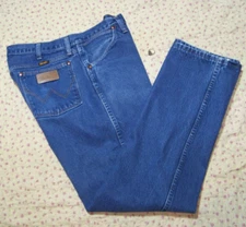 Men's Wrangler Jeans - 13MWZ - Size 38 x 32 - Measures 37 x 30.5