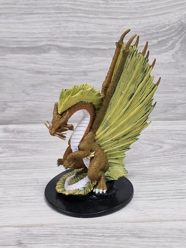 D&D Miniatures Huge Gold Dragon 61/72 Giants of Legend Wizards of the Coast