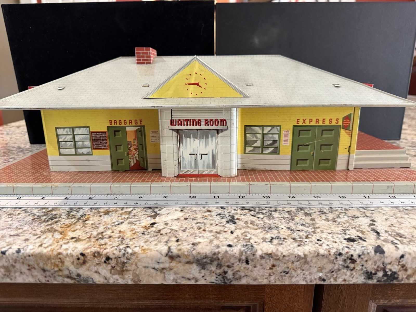 Vintage 1940’s 4418 Marx Tin Metal Train Station Glendale Waiting Room Express