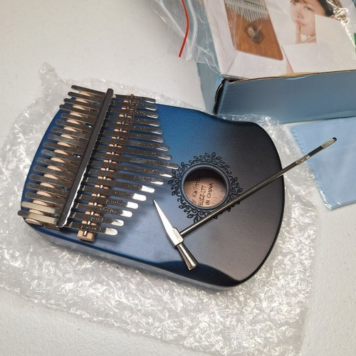 Kalimba Pulgar Piano 17 Teclas Dedo Piano Azul Portátil Martillo Instrucciones Kit - Imagen 2 de 9