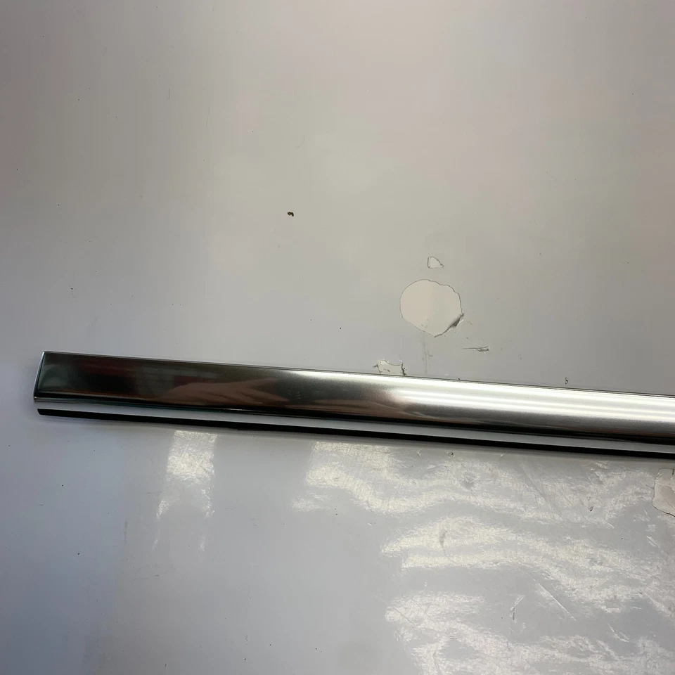 2015 - 2018 Mercedes Benz C300 Front Left Door Window Belt Molding A2057201924 - Image 2 of 4