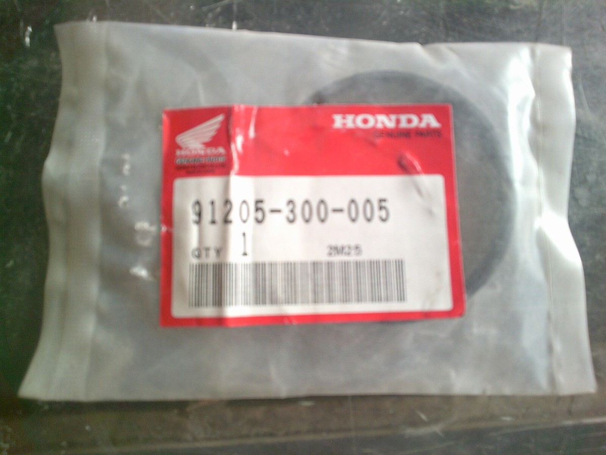 NOS Honda OEM Motorcycle Oil Seal #91205-300-005 1976 CB750K