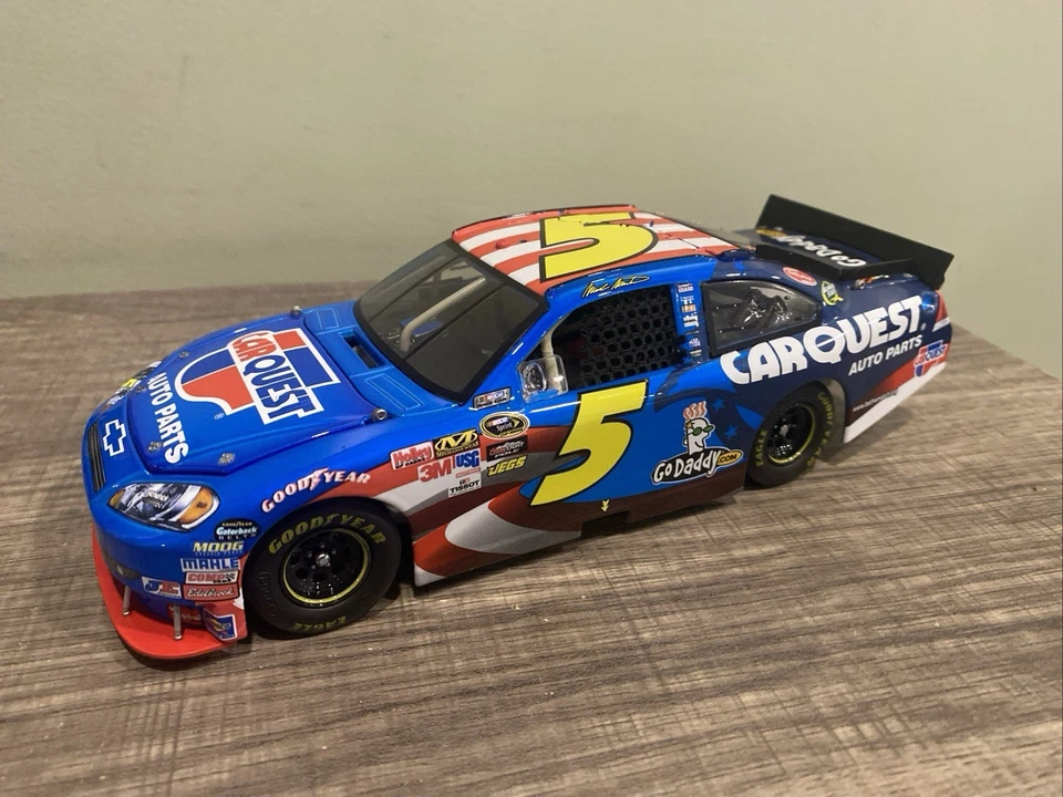 RARE! Mark Martin #5 2010 Carquest Elite COT 1/24 Impala Diecast 004/205 - Image 2 of 4