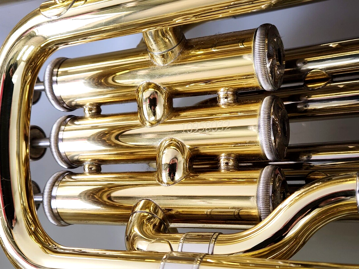 Eastman EBB231 Student Series 3-Valve 3/4 BBb Tuba Lacquer Yellow