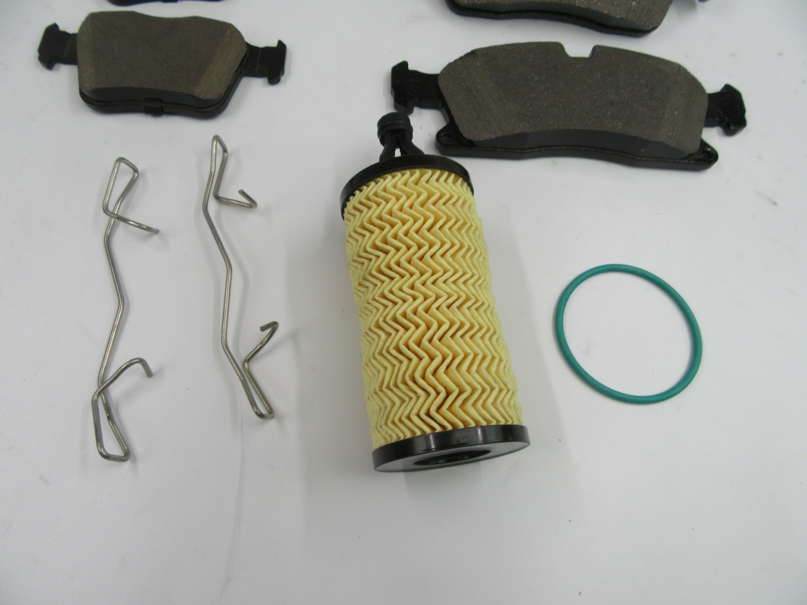 Maserati Levante  front and rear brake pads + FREE OIL FILTER TopEuro #536