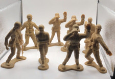 Lot 8 Plastic Army Men Greenbrier International Brown Soldiers 4  