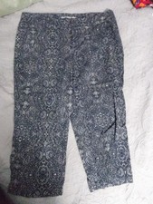 Woman's Dockers Capris Pants Size 14