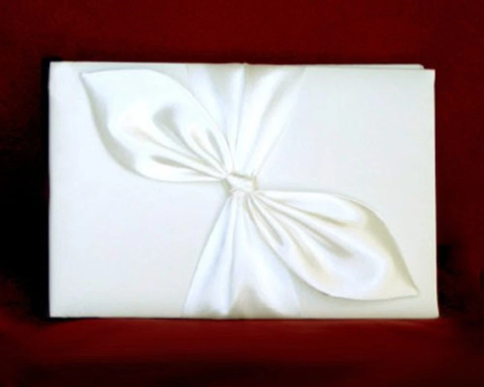 A+ Marfil Satén Arco Nupcial Anillo de Boda Almohada Flor Niña Cesta Libro de Invitados Pluma Foto 2 de 4