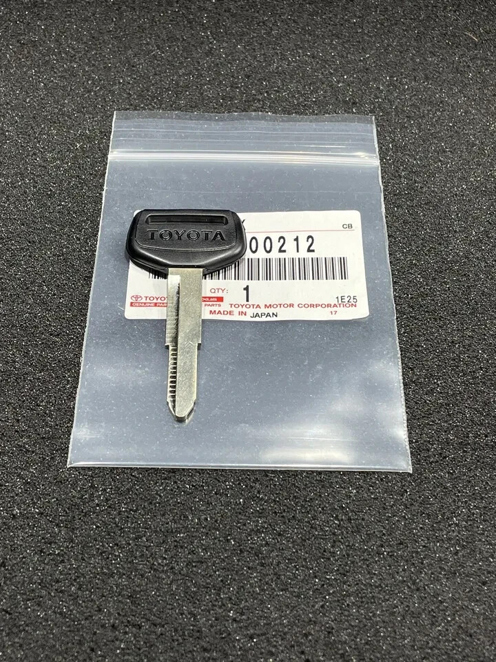 89 - 95 TOYOTA 4RUNNER DLX SR5 SDT MASTER UNCUT KEY BLANK OEM BRAND NEW