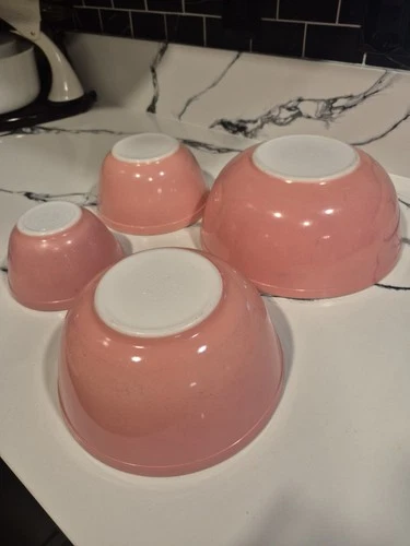 1950's Vintage Pyrex Flamingo Pink Nesting Mixing Bowls Set of 4 (401–404)