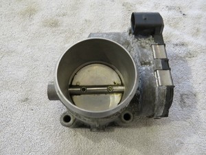 VW Passat 3BG Drosselklappe 06B133062M Bosch 028750009