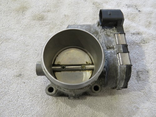 VW Passat 3BG Drosselklappe 06B133062M Bosch 028750009