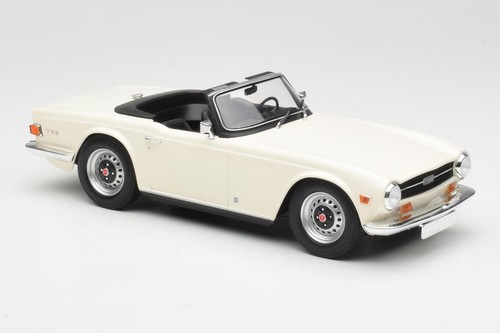 155132035 Triumph TR6 PI LHD White Minichamps 1/18 - Foto 4 di 6
