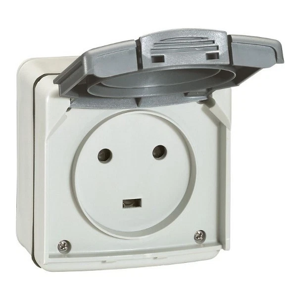 Prise avec terre étanche Plexo 230V 2P+T LEGRAND 069731L