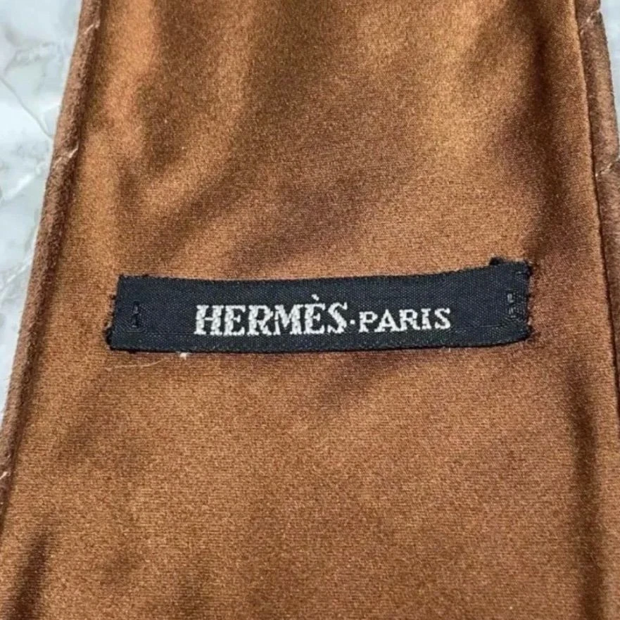 Corbata de gamuza Hermes a rayas marrón sin caja usada. Foto 4 de 4